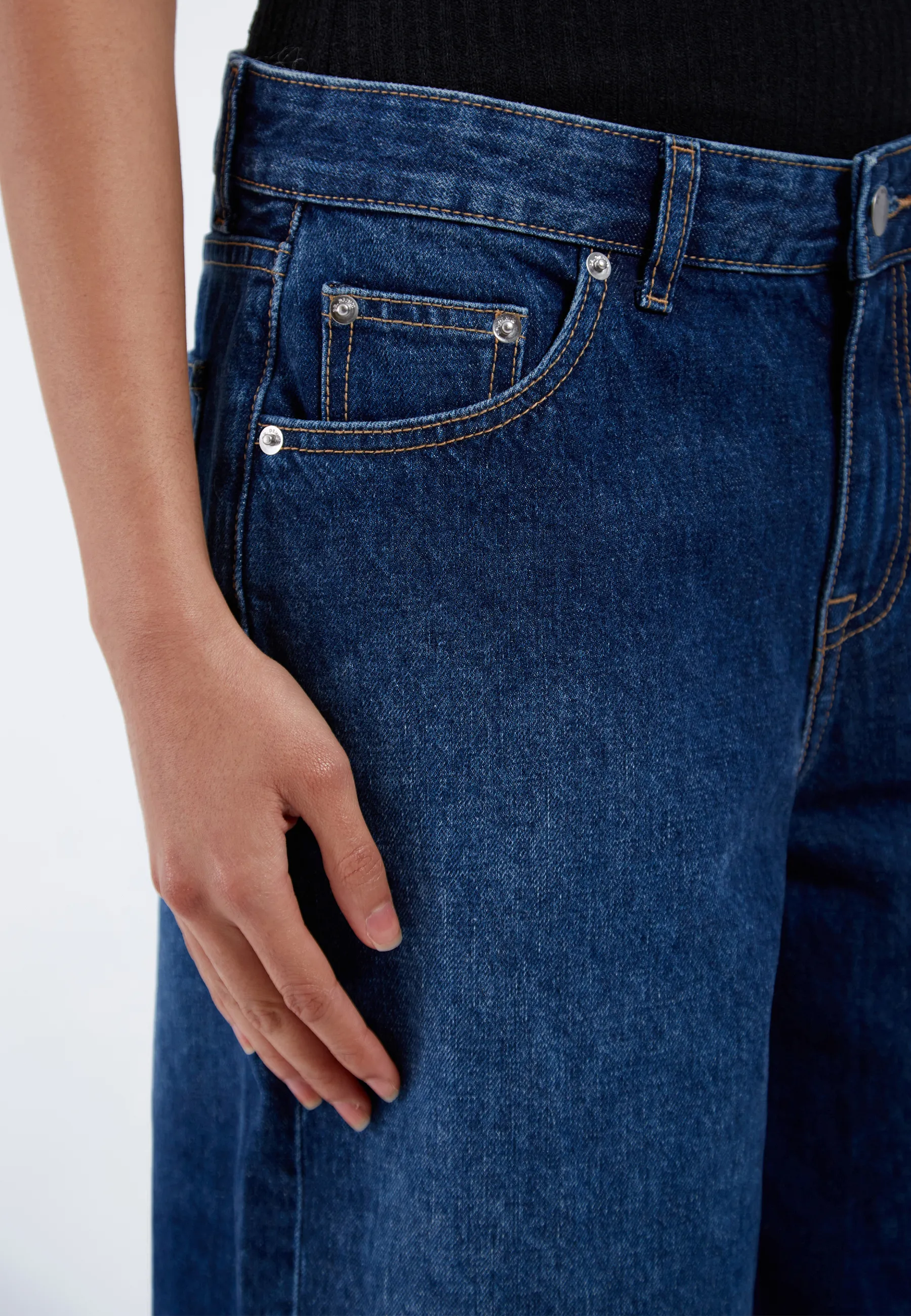 Dace Mid Wide Capri - Haze Dark Shade - Image 7