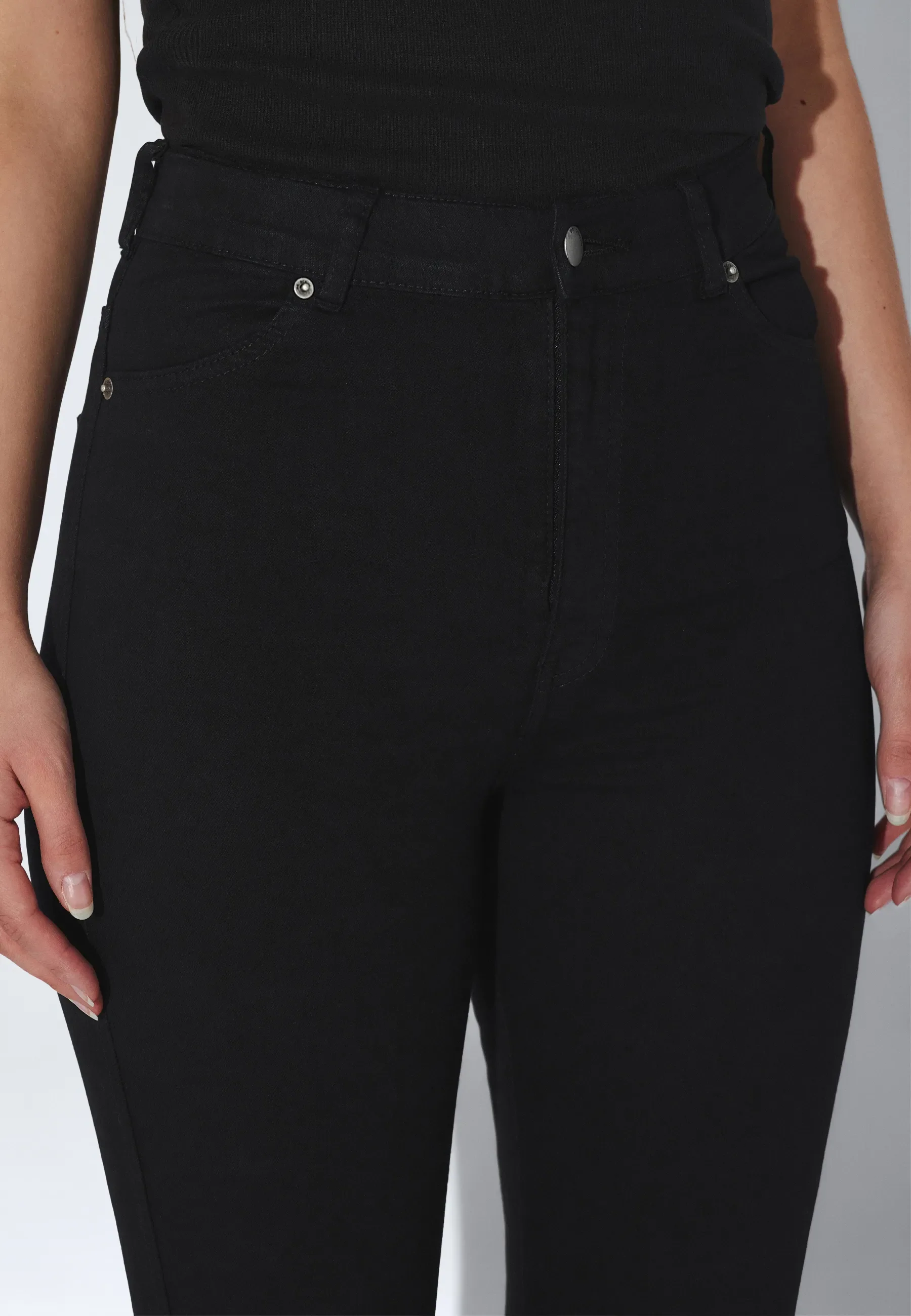 Moxy Petite - Black - Image 7