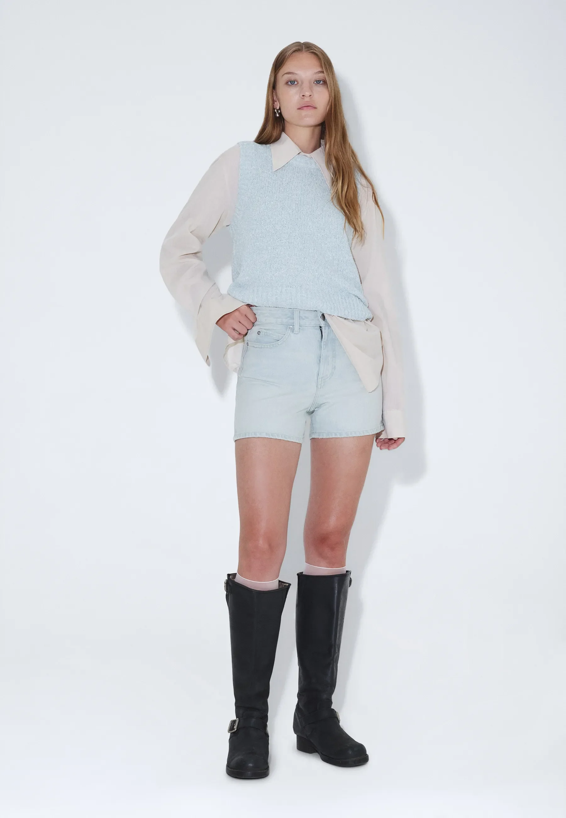 Nora Shorts - Bay Superlight Creme Worn - Image 4